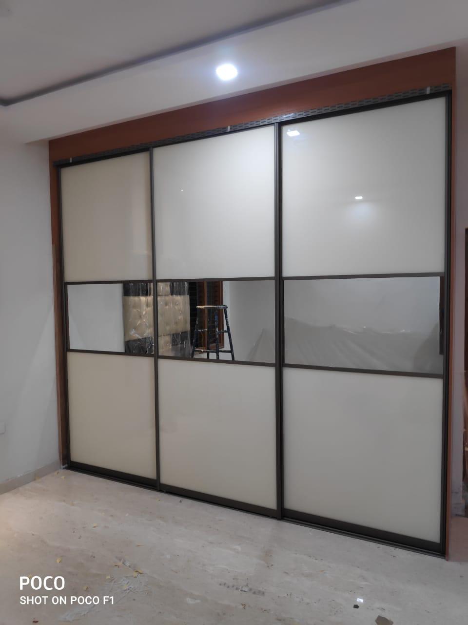 best-lacquer-glass-dealers-manufactuers-in-gurgaon-gurugram-best-lacquer-glass-designs-in-gurgaon-india